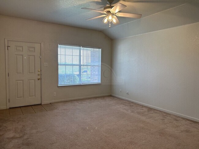Building Photo - 2104 Schorn Dr