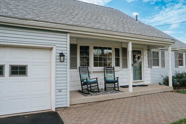 Building Photo - 15 Great Oak Ln