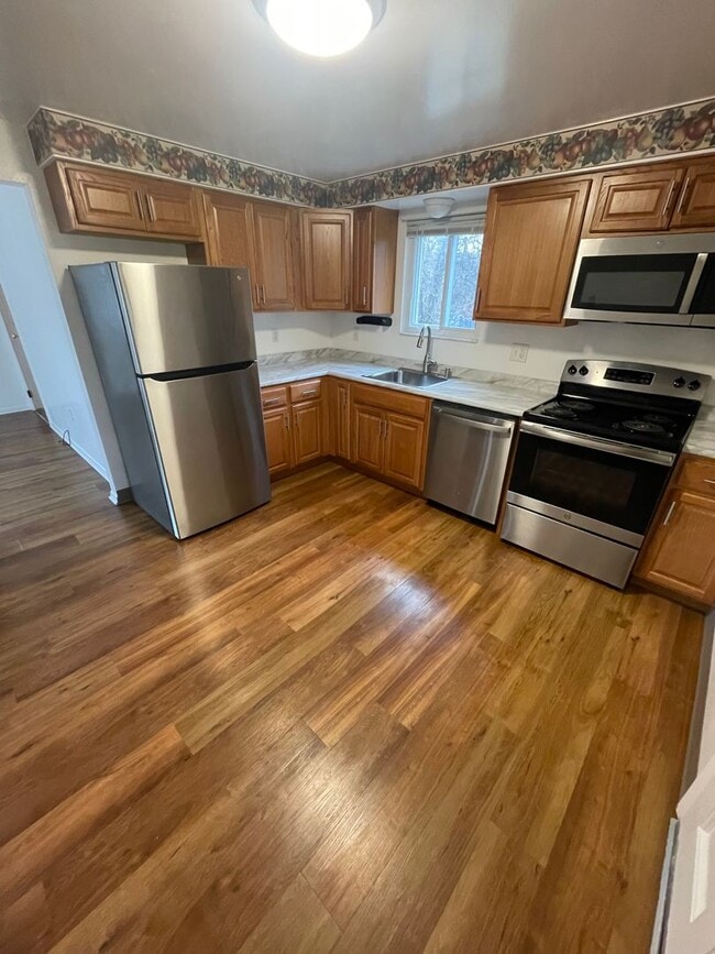 Building Photo - Quality Duplex in Excellent Neighborhood