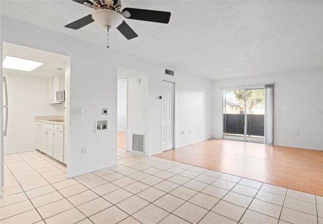 Foto del edificio - 920 N Lake Destiny Rd