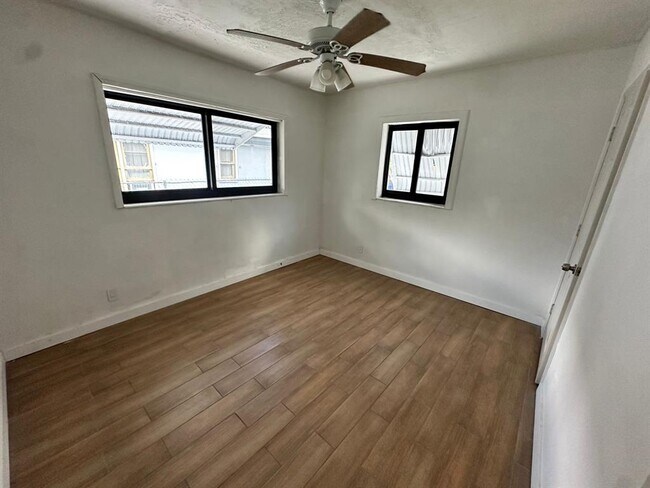 Foto del edificio - 630 NW 14th Way