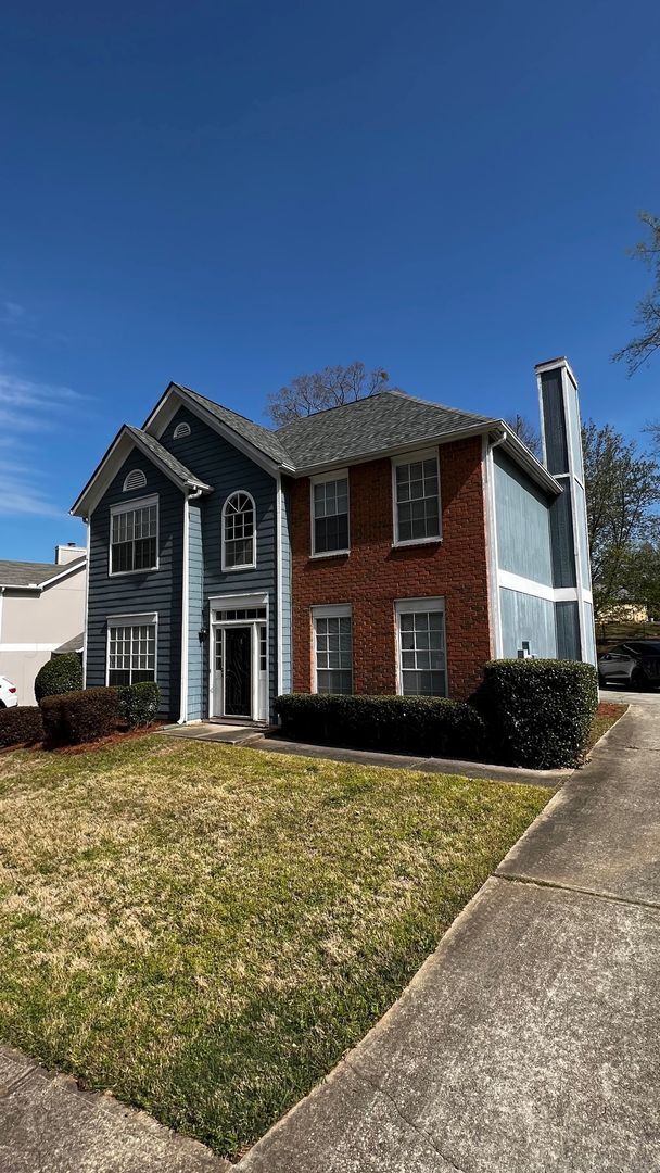 Foto del edificio - BEAUTIFUL & BRIGHT LARGE 3br/2.5ba LISTING...