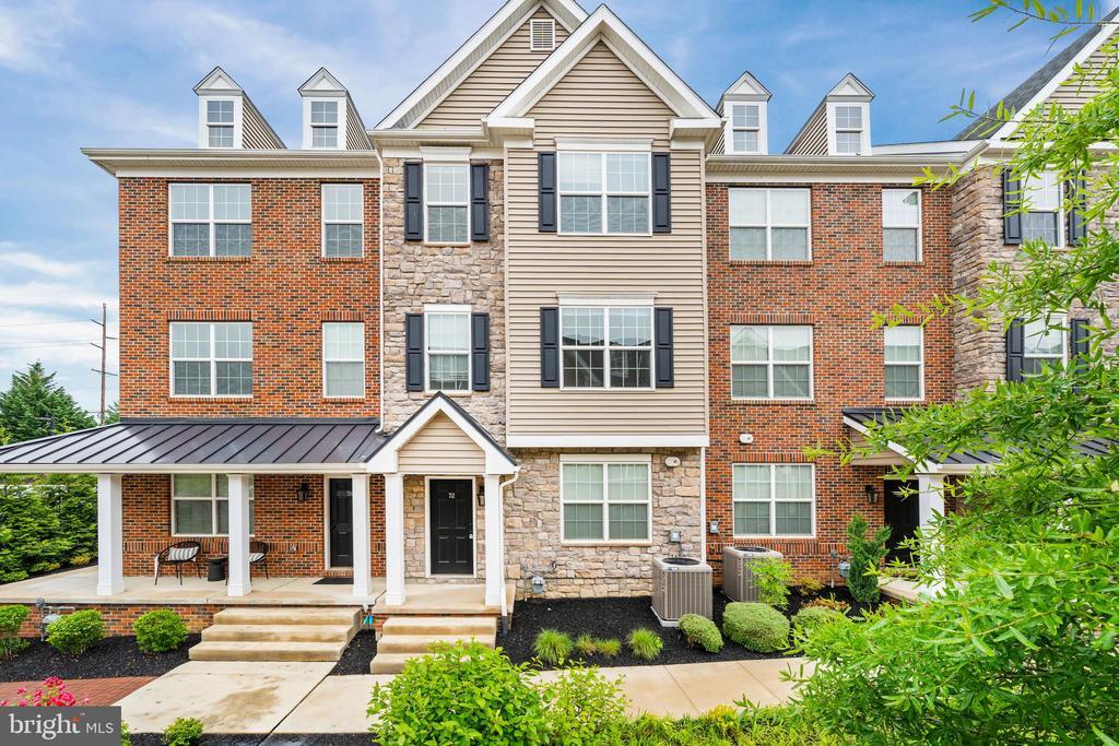 Foto principal - 712 Pony Ln