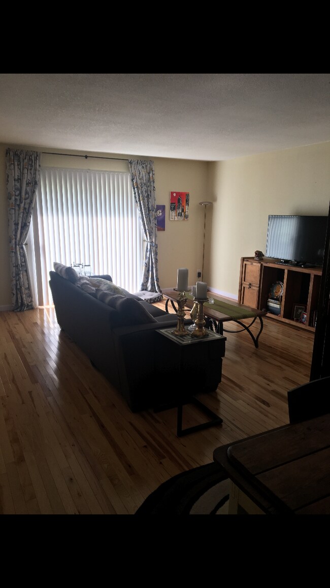 Foto del edificio - 1204 Fairway Dr