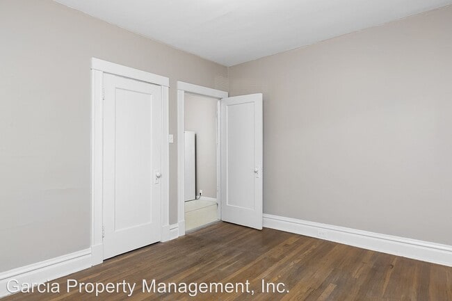 Building Photo - 5008-5010 Lindenwood Ave
