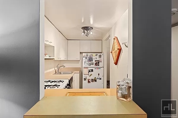 Building Photo - Private Oasis