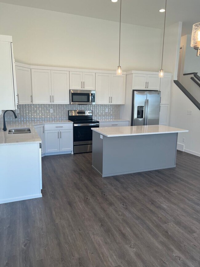 Building Photo - 3 Bed 2 Bath Single Family Home