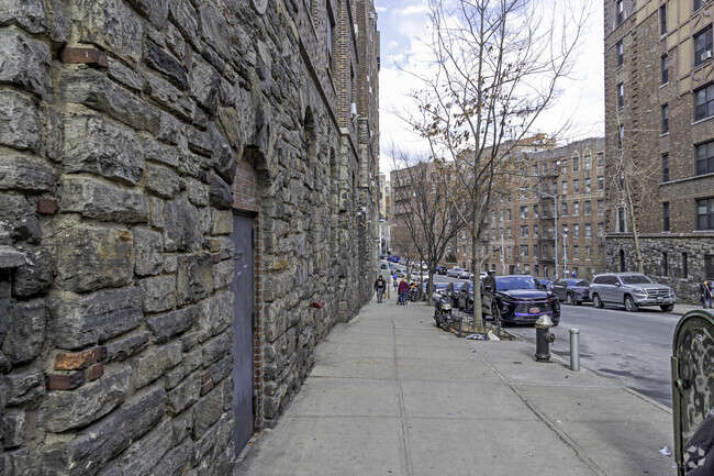 Walkway - 1187 Anderson Ave