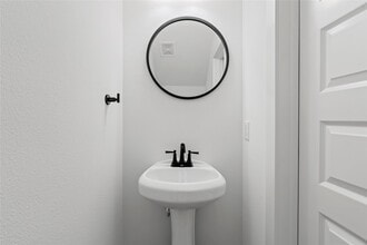 Building Photo - 2213 Lee St