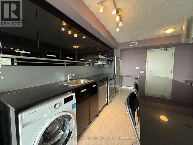 Building Photo - 19-1719 Singer Ct
