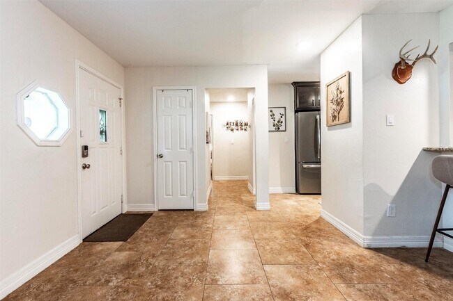 Building Photo - 11 10th Ave N