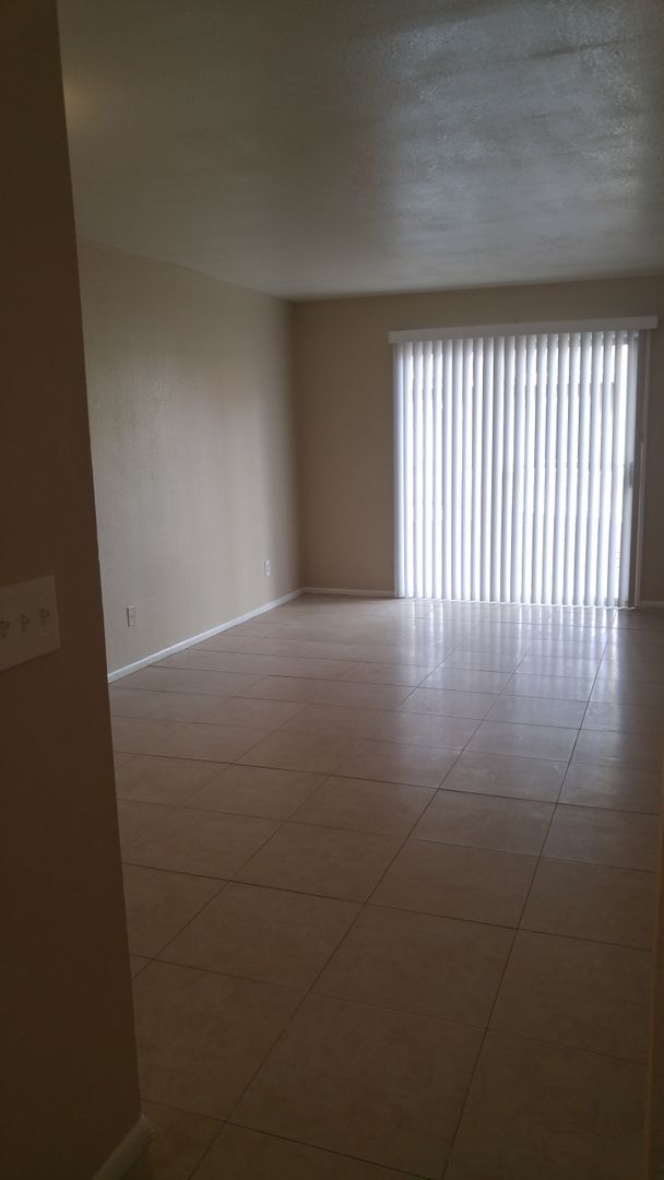 Building Photo - 2808 E Le Marche Ave