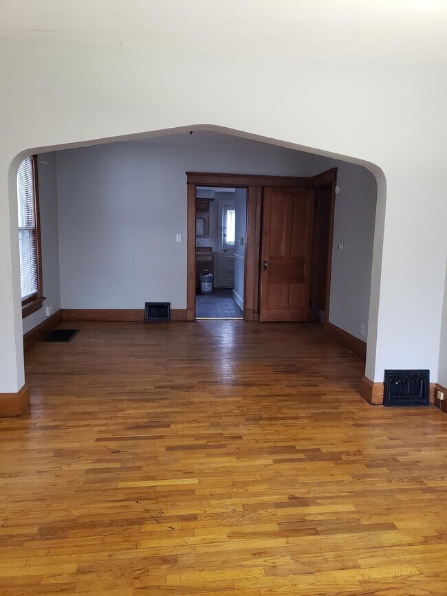 Foto del edificio - 633 Lincolnway E