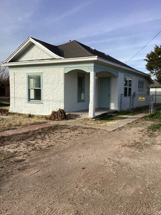 Foto principal - Rejuvenated 3 bed 1 bath!