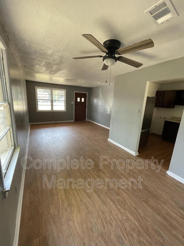 Foto del edificio - 2935 Tyler Rd