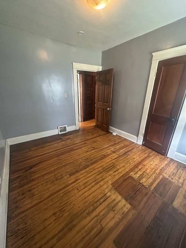 Foto del edificio - 9611 Larnder Ave