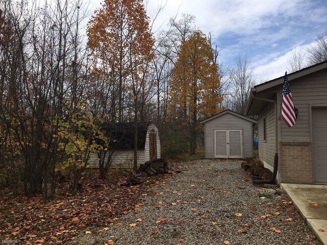 Building Photo - 3 br, 2.5 bath House - 4225 Majorna Dr