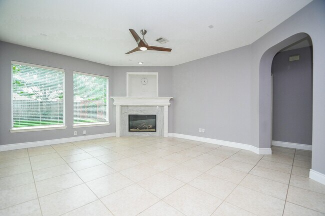 Foto del edificio - 215 Wildmoor Ct