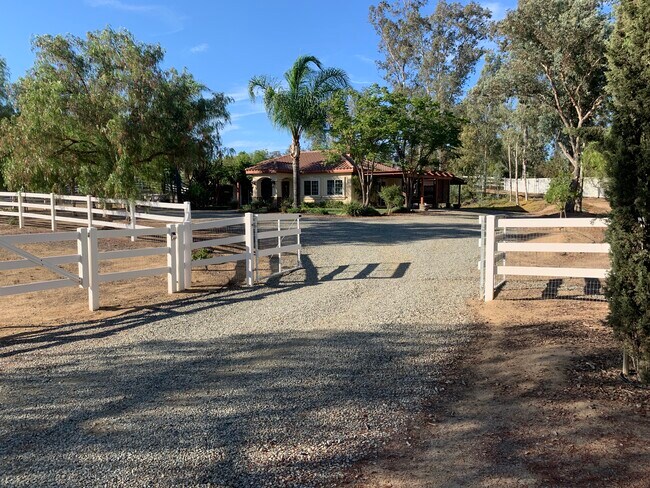 Building Photo - 36090 Monte de Oro Rd