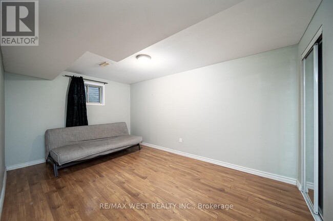 Building Photo - 2534 Palisander Ave