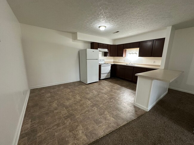 Building Photo - Basement apartment. Water, trash, lawn car...