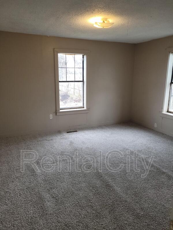Building Photo - 413 Elm St