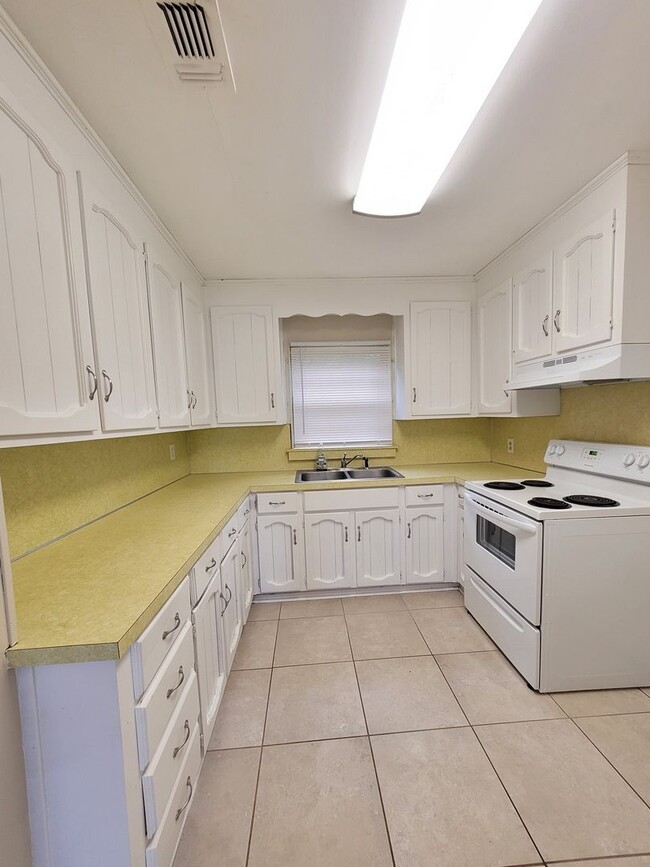 Building Photo - 700 Barksdale St