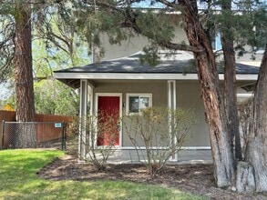 Building Photo - 14 SE McKinley Ave