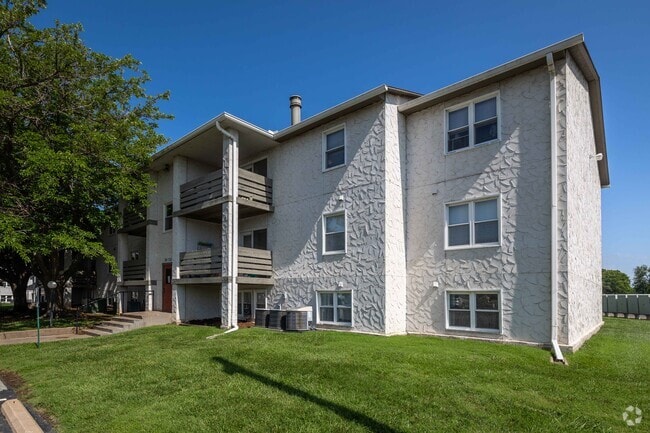 Building Photo - Maple Ridge Apartments