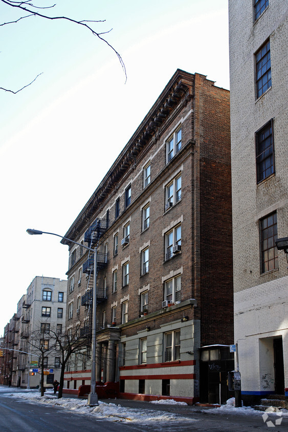 Foto del edificio - 84 Wadsworth Ave