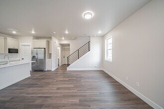 Building Photo - 2988 Huntshire Ave