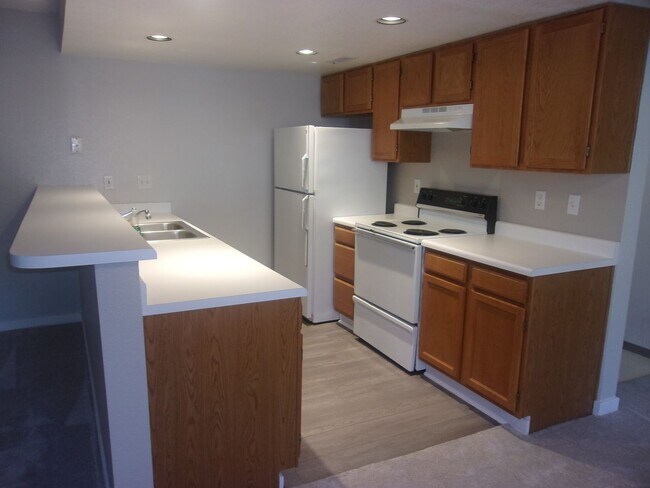 Foto del edificio - Convenient Condo Living Just Steps from CSU!