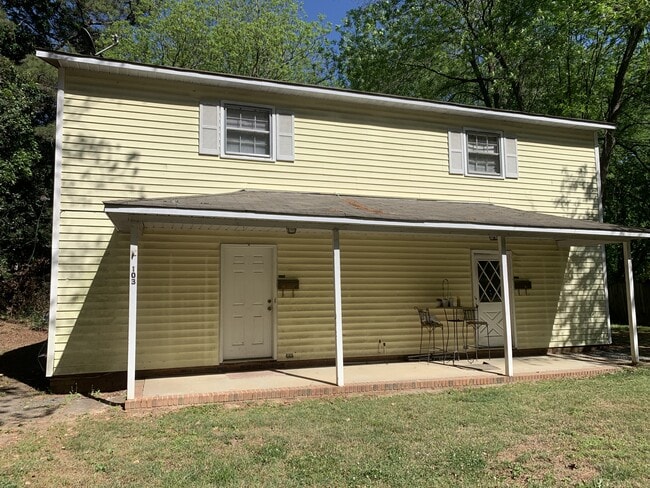 Building Photo - 103 S College St