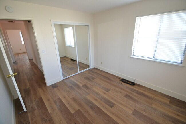 Building Photo - 516 North St