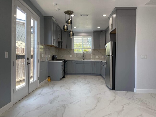 Foto del edificio - 15410 Firmona Ave