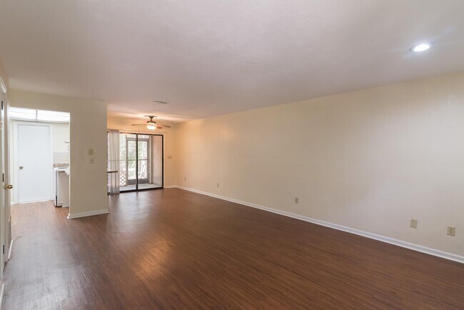 Building Photo - 3704 Donovan Dr
