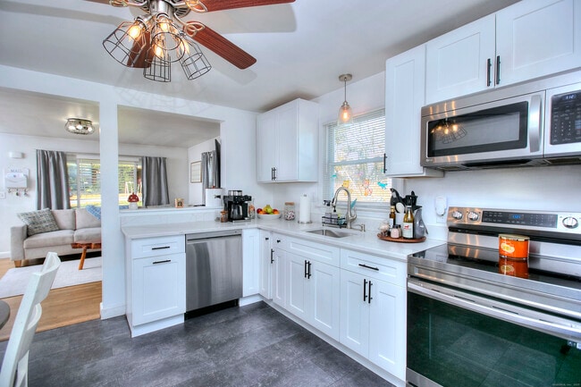 Foto del edificio - 545 Old Stratfield Rd