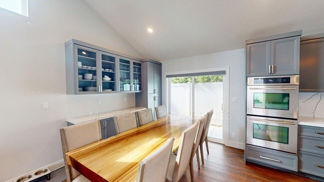 Foto del edificio - Beautiful home In Eastside Costa Mesa
