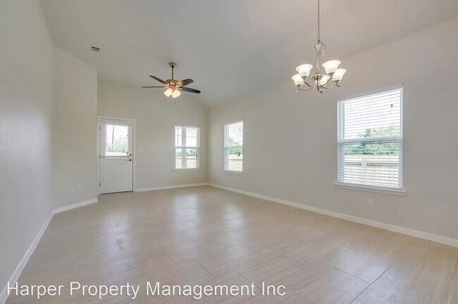 Foto del edificio - 3 br, 2 bath House - 6230 Hazel Valley St