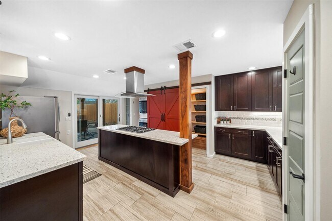Building Photo - 1309 Martin St
