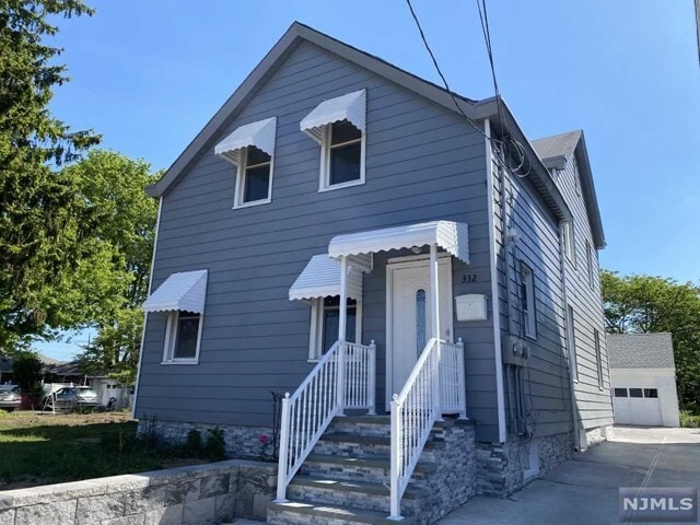 Primary Photo - 332 Midland Ave