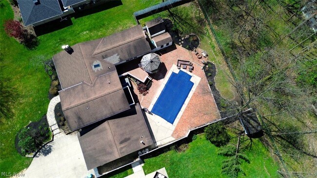 Foto del edificio - 381 Hickory Hill Rd
