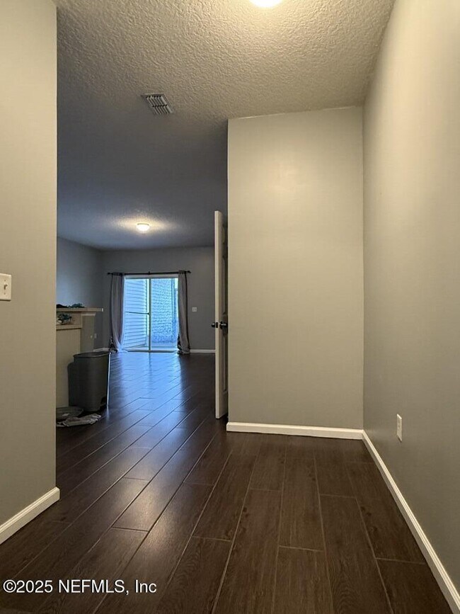Foto del edificio - 516 Hopewell Dr