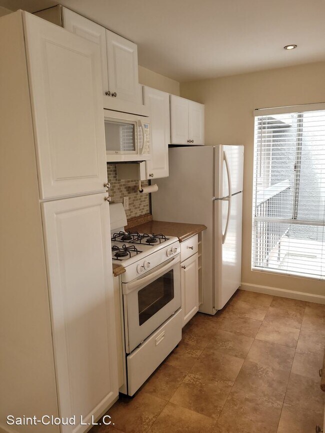 Building Photo - 1 br, 1 bath House - 2839-B S Fairview St