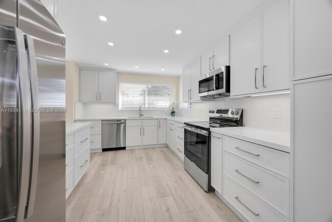 Foto del edificio - 6110 SW 79th St