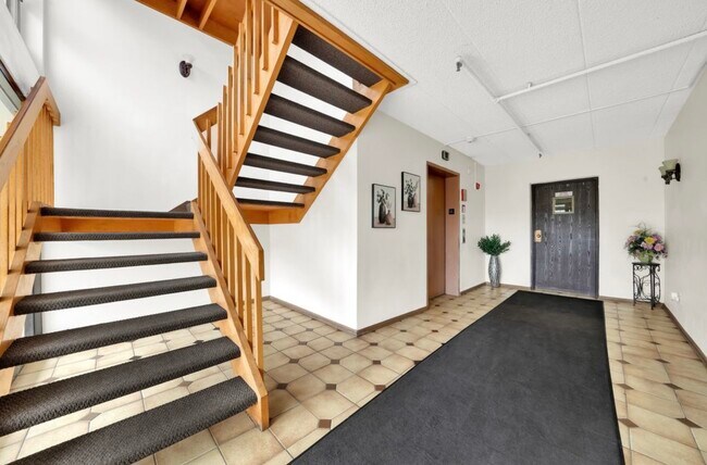 Foto del edificio - 10351 Menard Ave