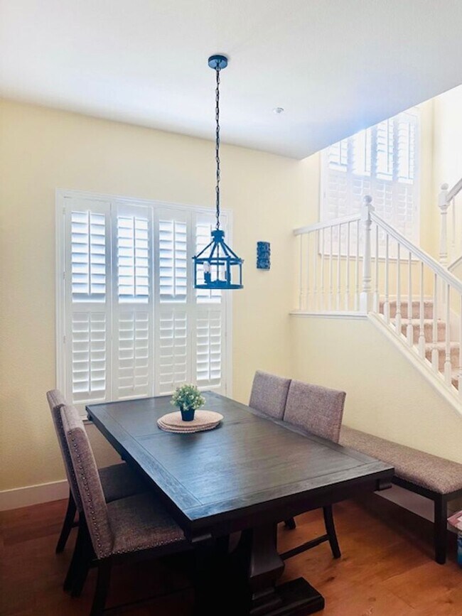 Building Photo - 1279 Hyacinth Ct