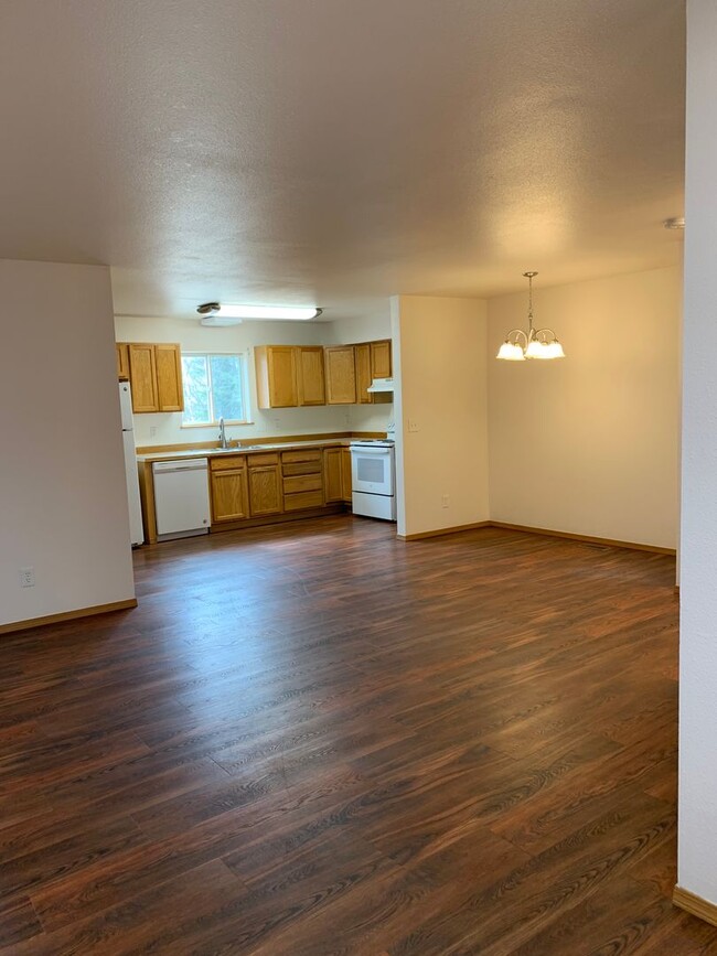 Foto del edificio - 3 Bdrm 1.5 Ba | Muldoon & Tudor area | AVA...