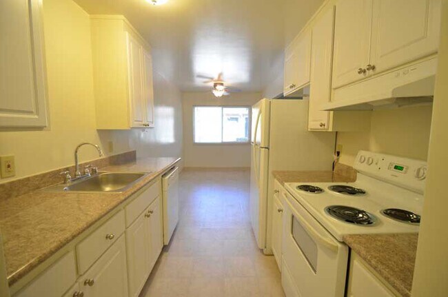 Building Photo - 1335 Montecito Ave