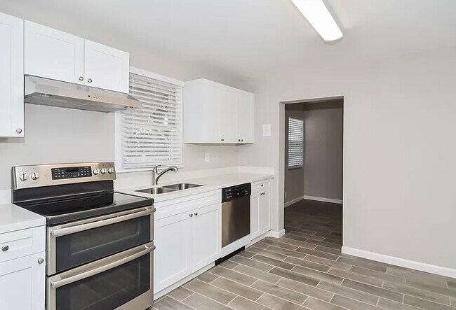 Building Photo - 523 Worthmore Dr